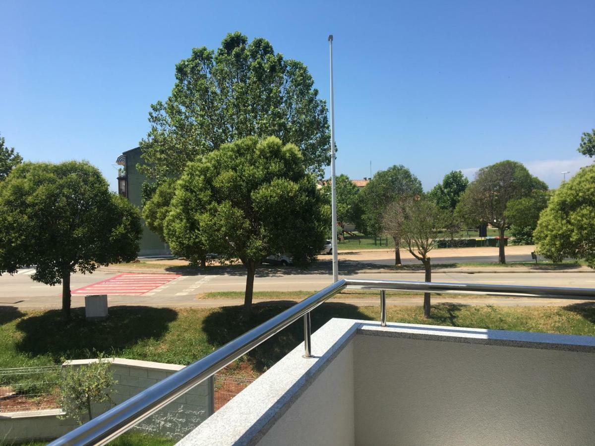 Holly Apartment